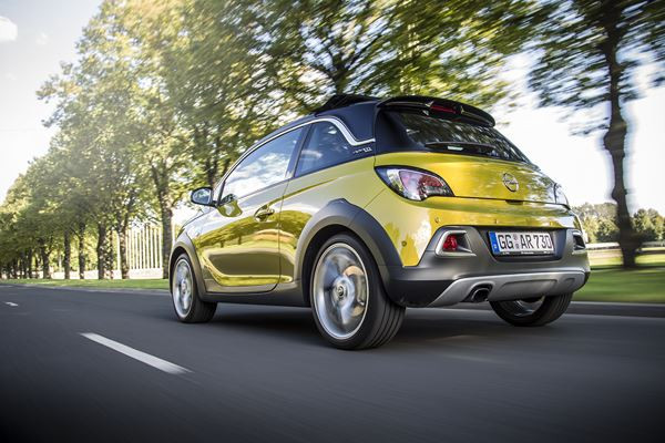 Le mini crossover urbain découvrable Opel Adam Rocks sort des sentiers battus