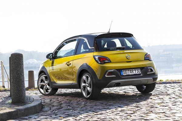 Le mini crossover urbain découvrable Opel Adam Rocks sort des sentiers battus