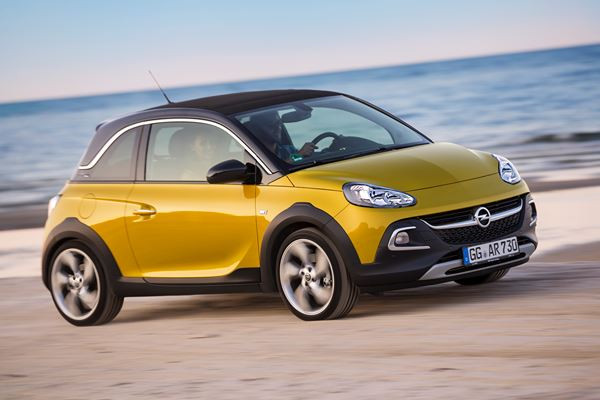Le mini crossover urbain découvrable Opel Adam Rocks sort des sentiers battus