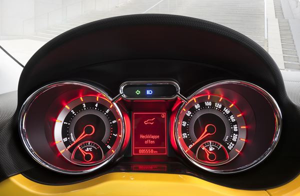 Le mini crossover urbain découvrable Opel Adam Rocks sort des sentiers battus