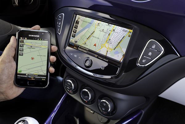 Le mini crossover urbain découvrable Opel Adam Rocks sort des sentiers battus