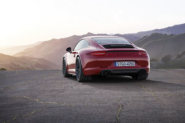 La Porsche 911 se décline en mode GTS