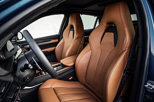 BMW X6 M: prestance imposante et performances routières impressionnantes