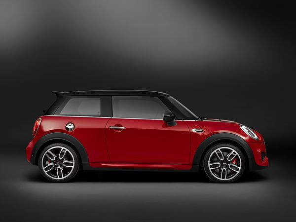 La nouvelle Mini John Cooper Works sur la ligne de départ
