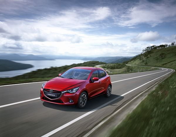 La Mazda 2 adopte le style « Kodo » et les technologies Skyactiv