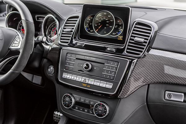 Le SUV haut de gamme Mercedes GLE en approche