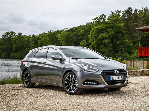 La Hyundai i40 s'offre un style extérieur rajeuni avec une nouvelle calandre hexagonale