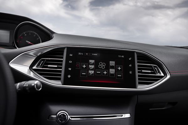 La berline compacte Peugeot 308 se décline en mode GTi
