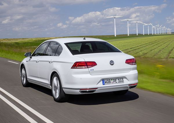 La Volkswagen Passat GTE hybride rechargeable s'affiche à 47 360 euros