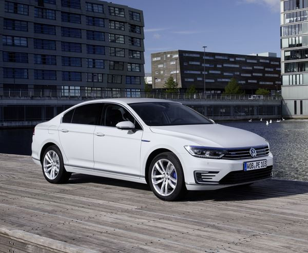 La Volkswagen Passat GTE hybride rechargeable s'affiche à 47 360 euros