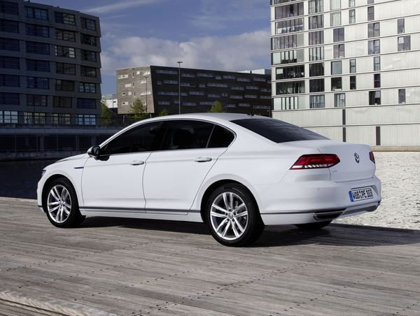 La Volkswagen Passat GTE hybride rechargeable s'affiche à 47 360 euros