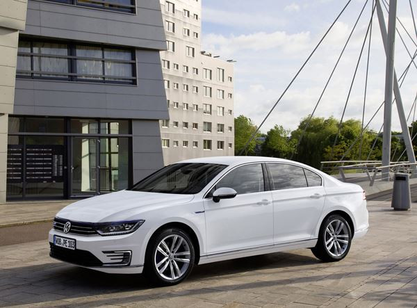 La Volkswagen Passat GTE hybride rechargeable s'affiche à 47 360 euros