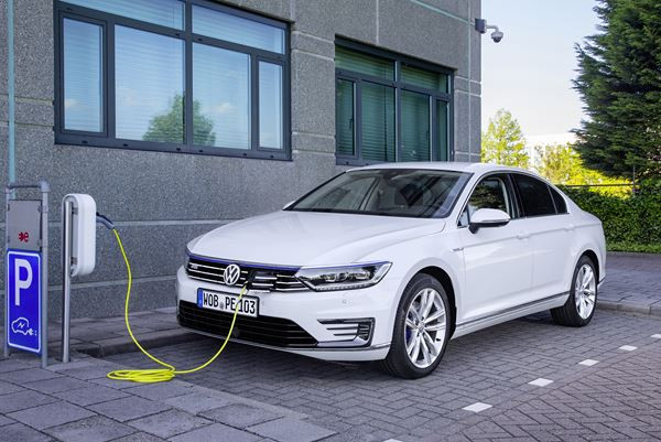 La Volkswagen Passat GTE hybride rechargeable s'affiche à 47 360 euros