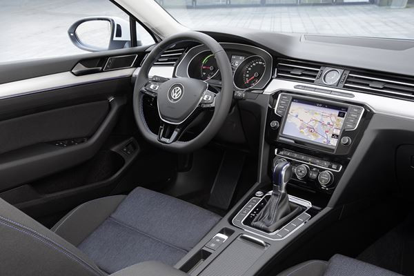 La Volkswagen Passat GTE hybride rechargeable s'affiche à 47 360 euros