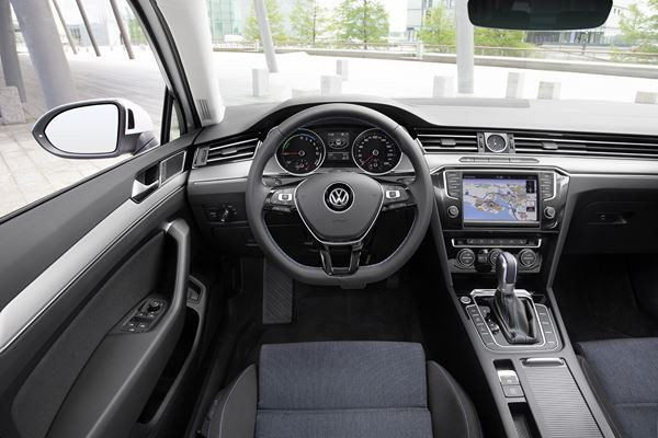 La Volkswagen Passat GTE hybride rechargeable s'affiche à 47 360 euros