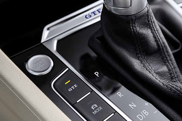 La Volkswagen Passat GTE hybride rechargeable s'affiche à 47 360 euros