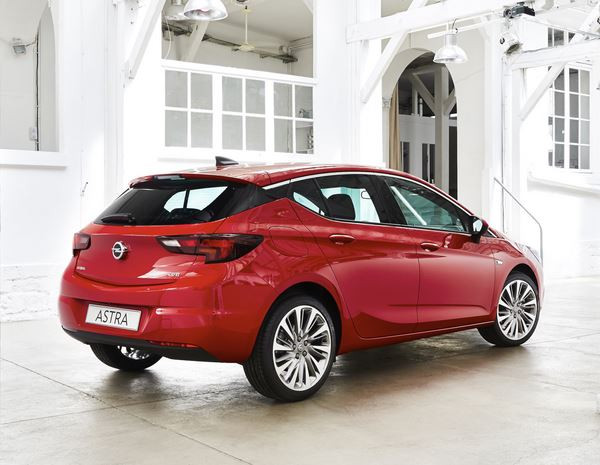 La nouvelle Opel Astra adopte des lignes athlétiques sophistiquées