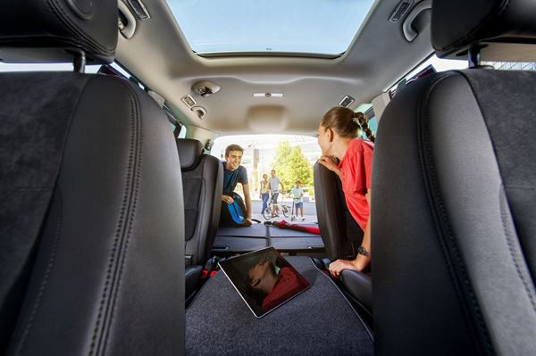 Le Seat Alhambra restylé embarque de nouveaux systèmes d’aide à la conduite