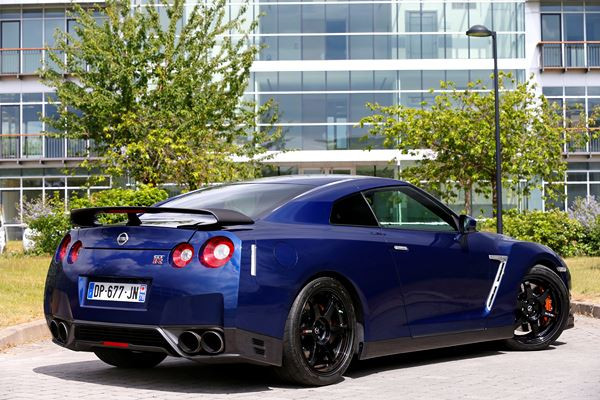 La supercar Nissan GT-R 2015 s'offre des améliorations pour des performances sans compromis