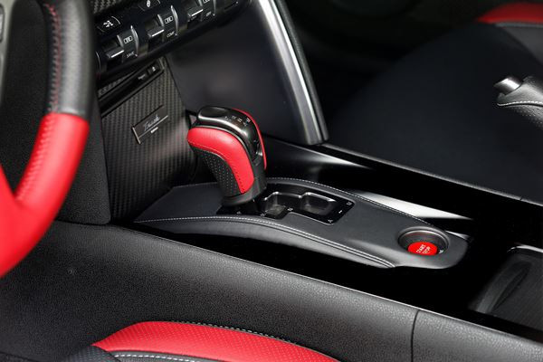 La supercar Nissan GT-R 2015 s'offre des améliorations pour des performances sans compromis