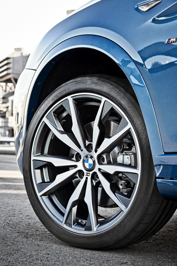 La nouvelle BMW X4 M40i entre en piste