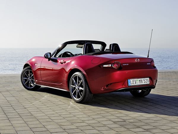 Le roadster Mazda MX-5 de quatrième génération réinterprète le style Kodo