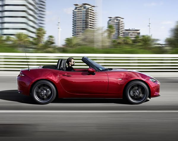 Le roadster Mazda MX-5 de quatrième génération réinterprète le style Kodo