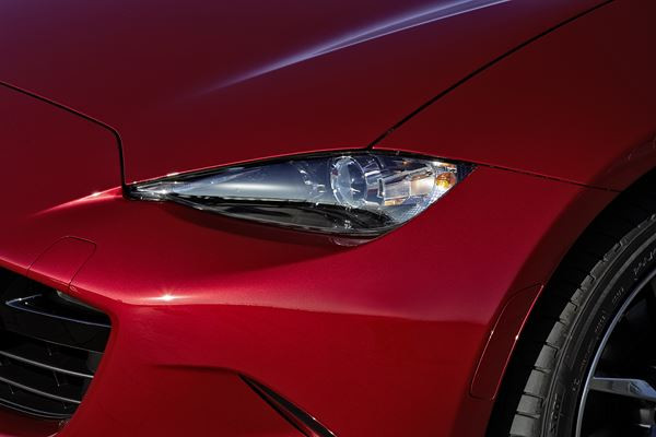 Le roadster Mazda MX-5 de quatrième génération réinterprète le style Kodo