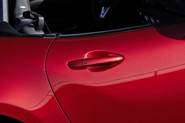 Le roadster Mazda MX-5 de quatrième génération réinterprète le style Kodo