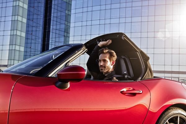 Le roadster Mazda MX-5 de quatrième génération réinterprète le style Kodo