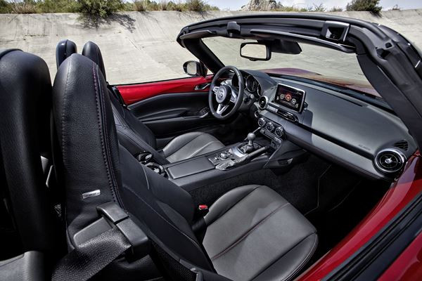 Le roadster Mazda MX-5 de quatrième génération réinterprète le style Kodo