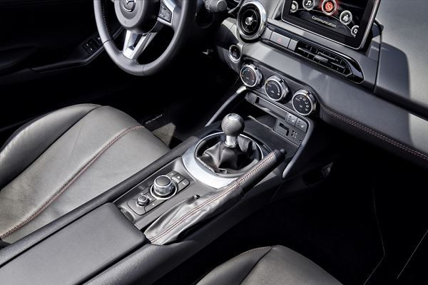 Le roadster Mazda MX-5 de quatrième génération réinterprète le style Kodo