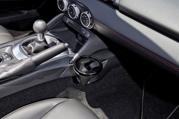 Le roadster Mazda MX-5 de quatrième génération réinterprète le style Kodo