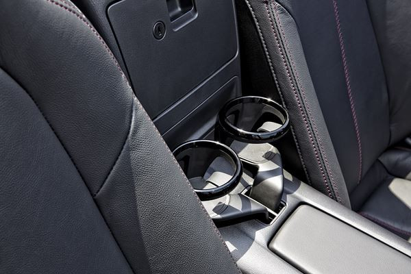 Le roadster Mazda MX-5 de quatrième génération réinterprète le style Kodo