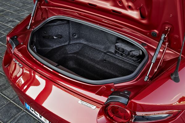 Le roadster Mazda MX-5 de quatrième génération réinterprète le style Kodo