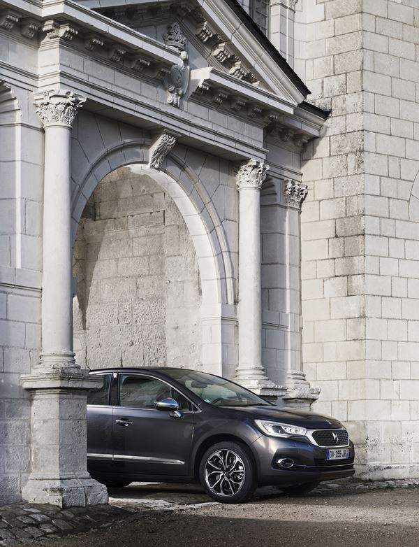 La DS 4 prend un nouvel envol avec une face avant retravaillée