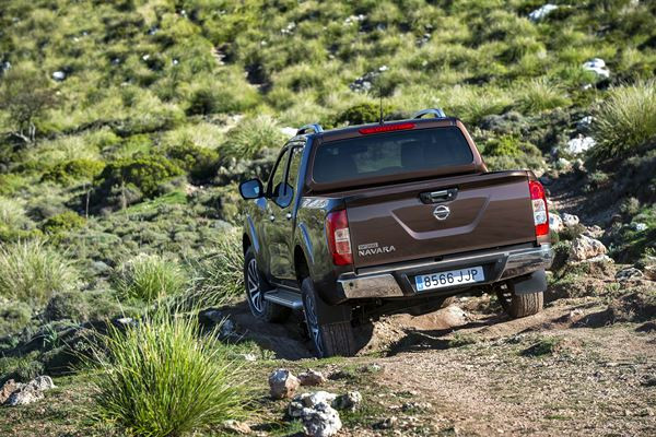 Le Nissan Navara adopte un large éventail de technologies d'aide à la conduite