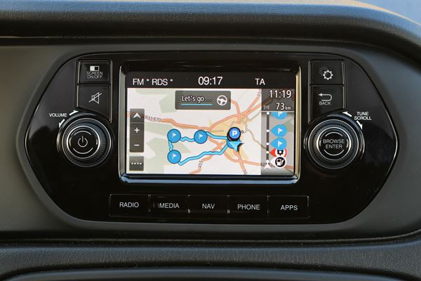 La berline compacte à coffre Fiat Tipo en approche
