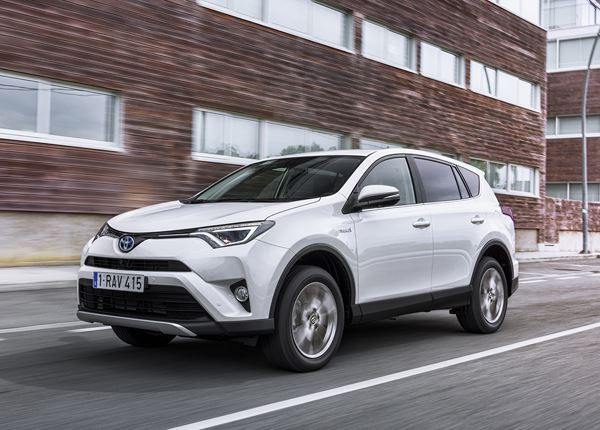 Le Toyota RAV4 se met à l'hybride