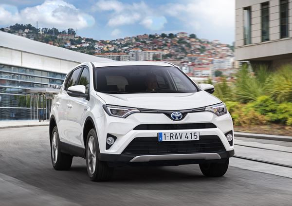Le Toyota RAV4 se met à l'hybride
