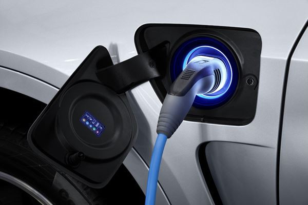 La BMW X5 xDrive40e hybride rechargeable développe une puissance de 313 ch