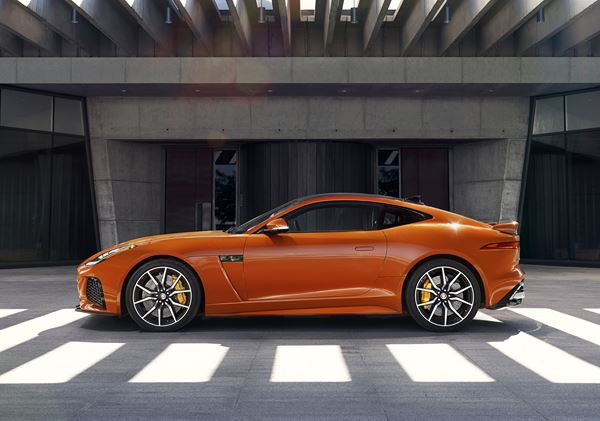La Jaguar F-Type SVR à moteur V8 5.0L suralimenté développe 575 ch