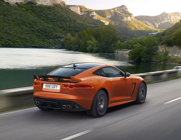 La Jaguar F-Type SVR à moteur V8 5.0L suralimenté développe 575 ch