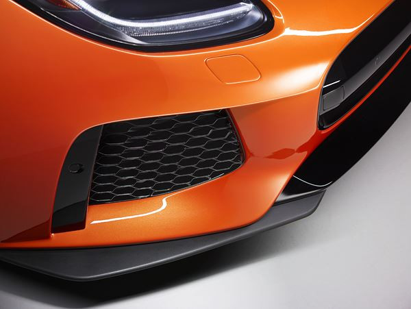 La Jaguar F-Type SVR à moteur V8 5.0L suralimenté développe 575 ch