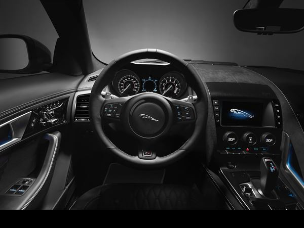 La Jaguar F-Type SVR à moteur V8 5.0L suralimenté développe 575 ch
