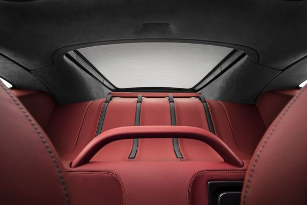 La McLaren 570GT reçoit un toit panoramique et un hayon arrière vitrés