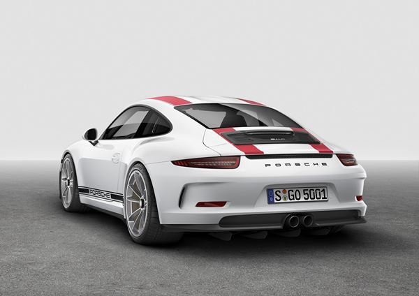 La Porsche 911 R embarque un 6 cylindres à plat de 4 litres développant 500 ch