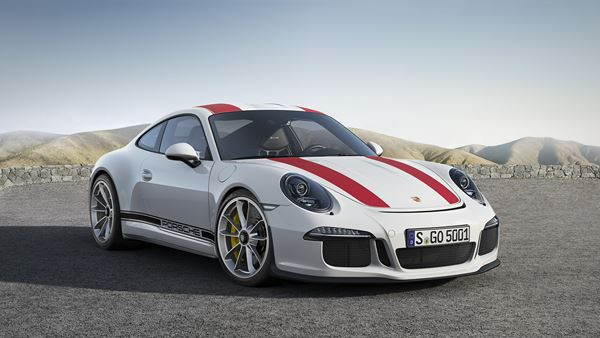 La Porsche 911 R embarque un 6 cylindres à plat de 4 litres développant 500 ch