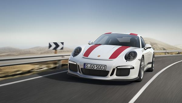 La Porsche 911 R embarque un 6 cylindres à plat de 4 litres développant 500 ch