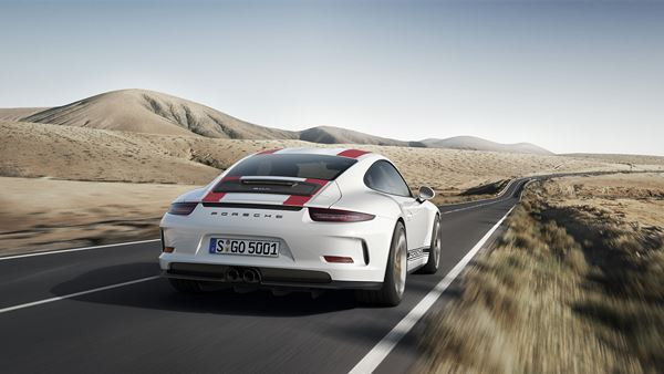 La Porsche 911 R embarque un 6 cylindres à plat de 4 litres développant 500 ch
